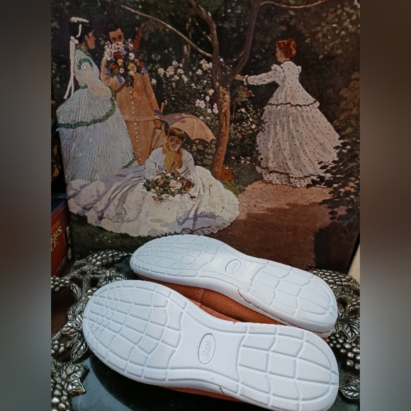 🛳 Bass Go To Comfort Women's Sz 7.5M Orange Coral Suede Slip On Penny Loafers - Picture 4 of 11